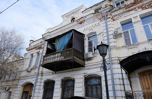 В Астрахани создадут программу по ремонту фасадов зданий на «Косе»